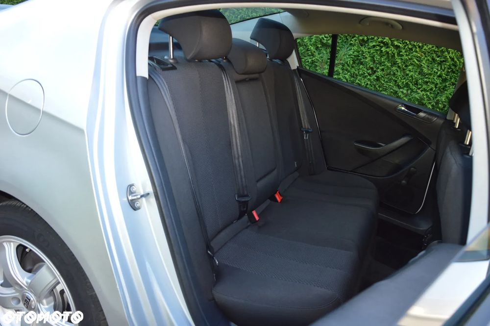 Volkswagen Passat 1.6 Trendline - 16