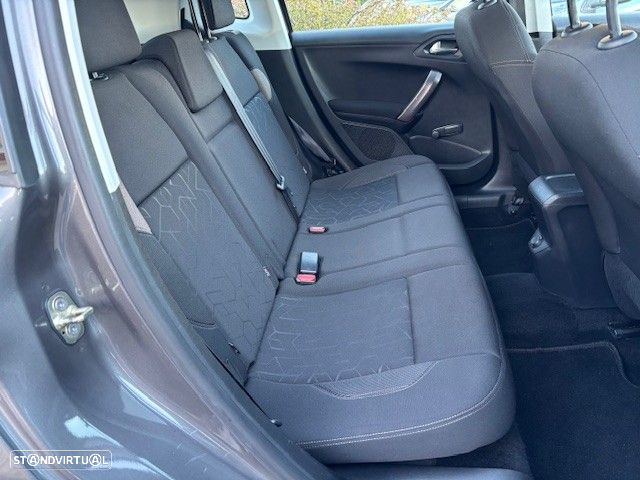 Peugeot 2008 1.6 e-HDi Allure 2-Tronic - 13