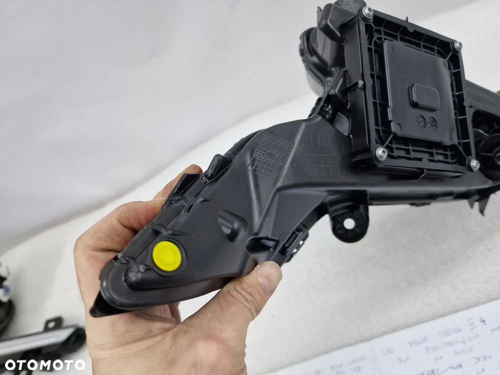 RENAULT MEGANE IV 4 E-TECH E TECH 21- PRAWY HALOGEN / LED / DRL , NR 266009007R / 266009083R , NR AUKCJI LA421 - 21