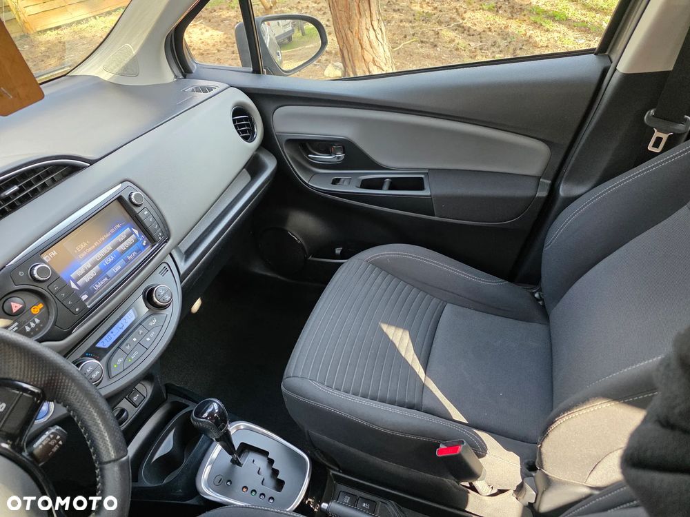 Toyota Yaris Hybrid 100 Selection - 10