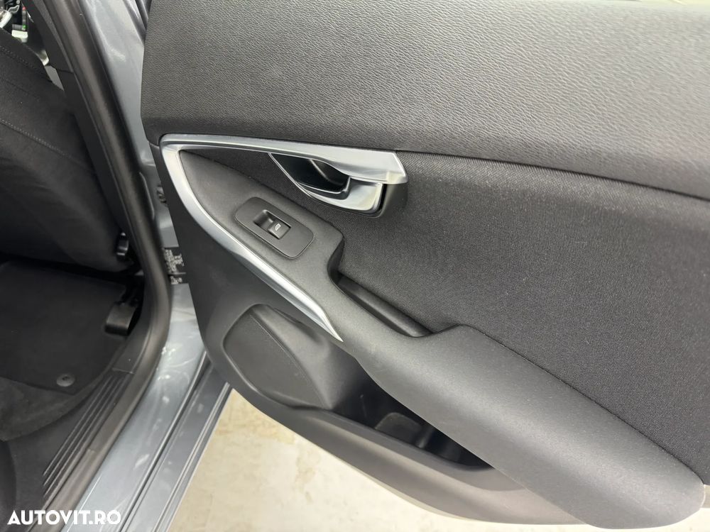 Volvo V40 D2 Geartronic Momentum - 20
