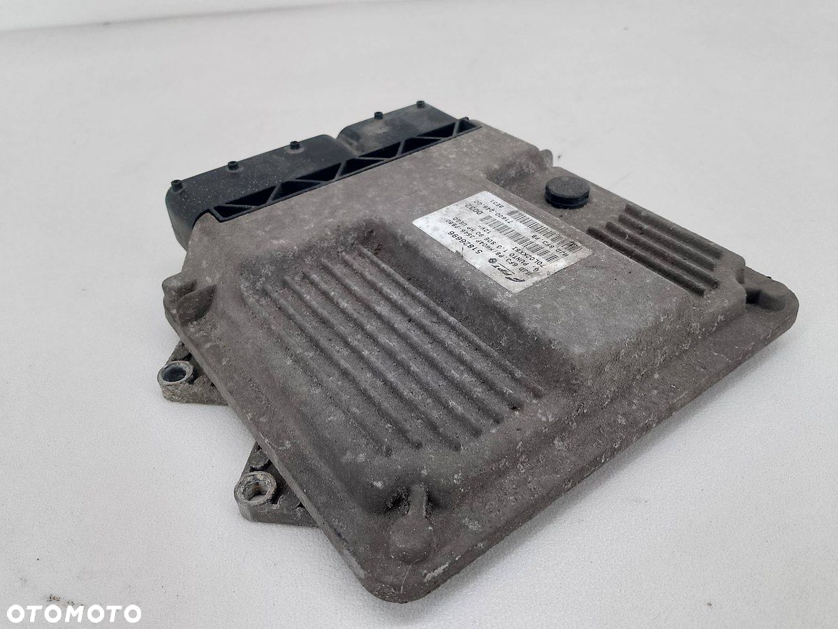 KOMPUTER, STEROWNIK FIAT GRANDE PUNTO 51826696 1.3 JTD - 5