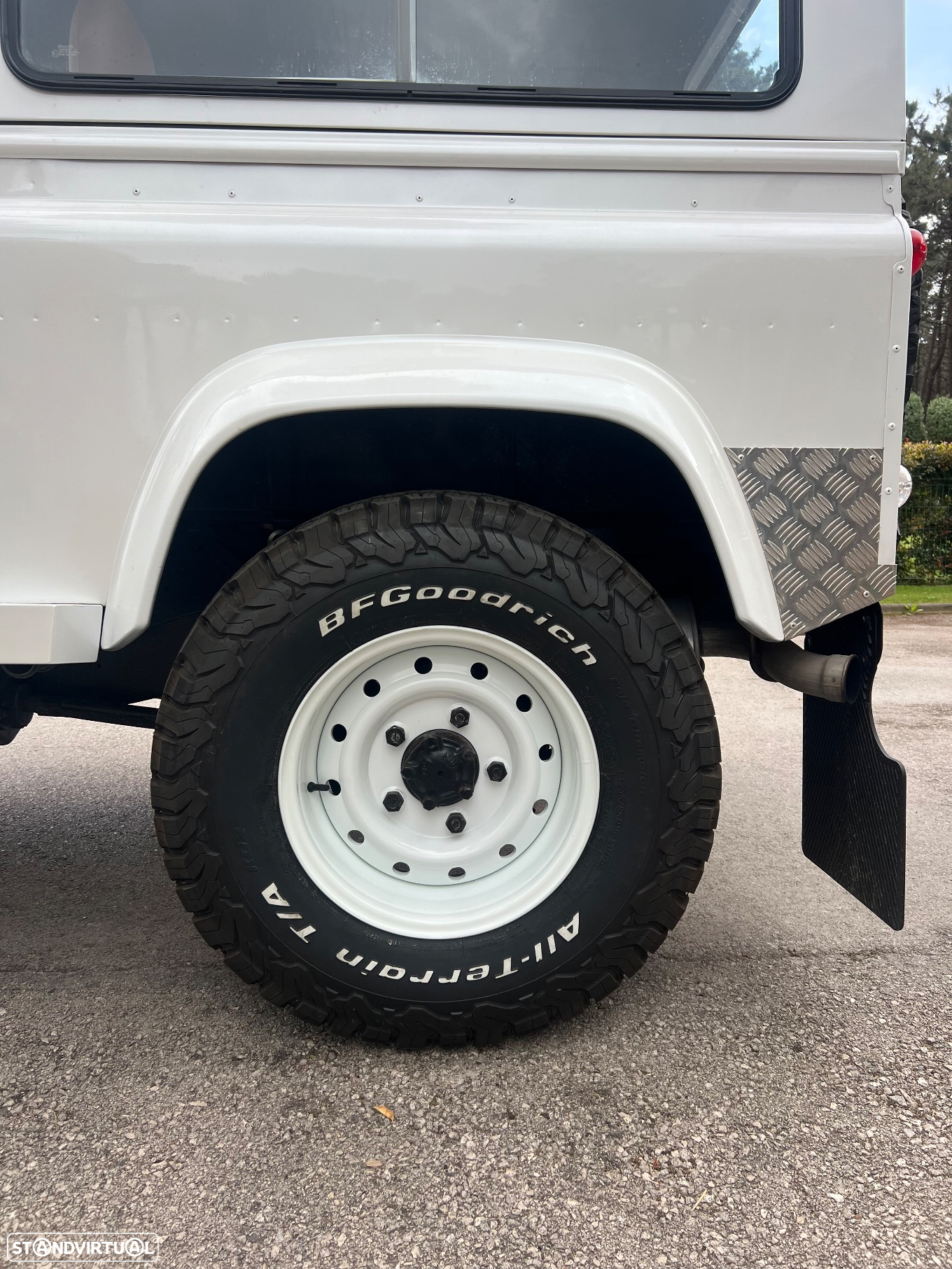 Land Rover Defender - 11