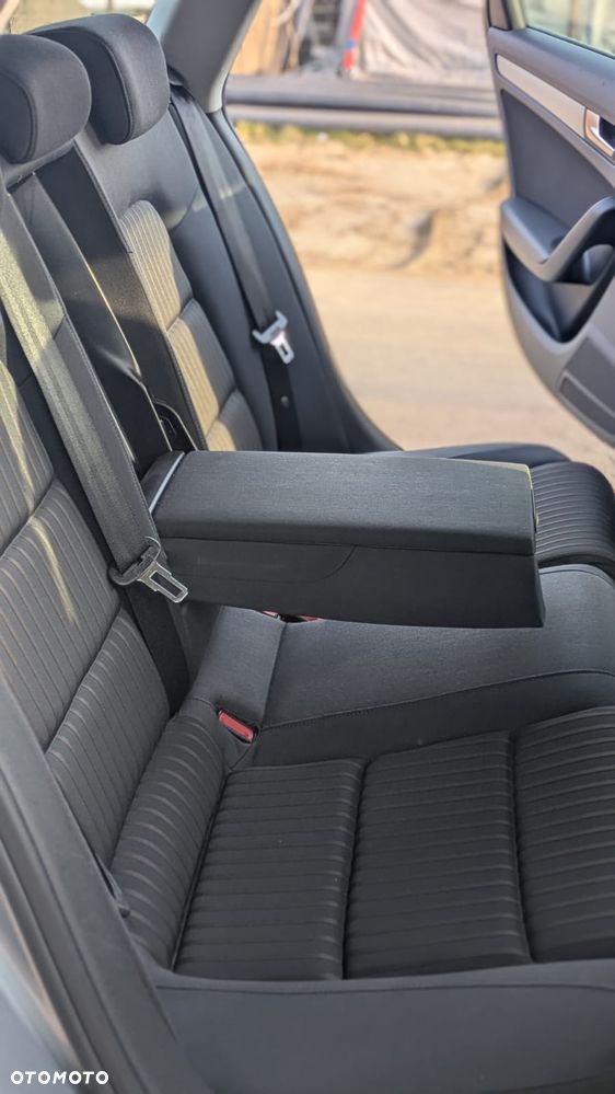 Audi A4 Avant 2.0 TDI DPF Ambiente - 24