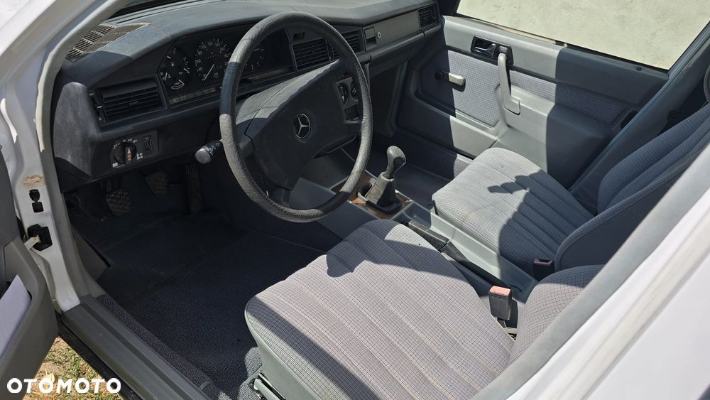 Mercedes-Benz W201 (190) - 5