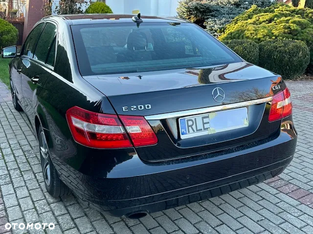 Mercedes-Benz Klasa E 200 CGI BlueEFFICIENCY Automatik - 11