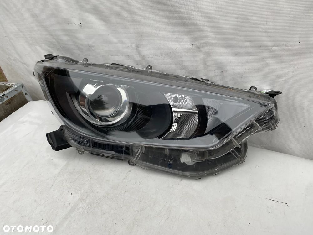lampa yaris IV zwykły prawy eu cały - 2