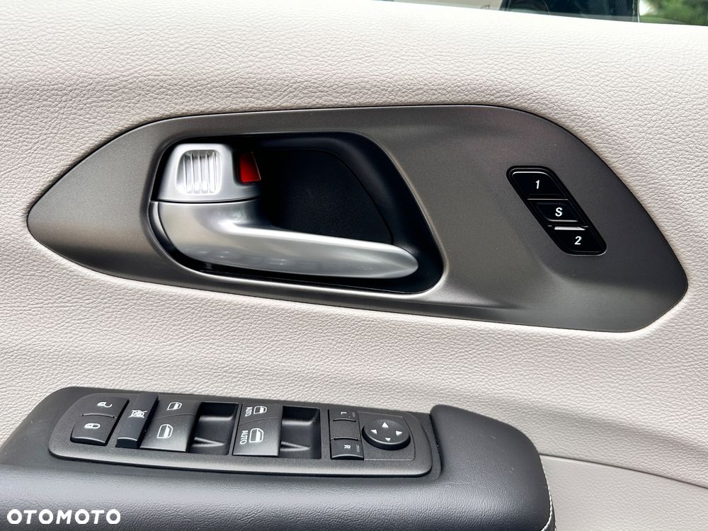 Chrysler Pacifica - 18