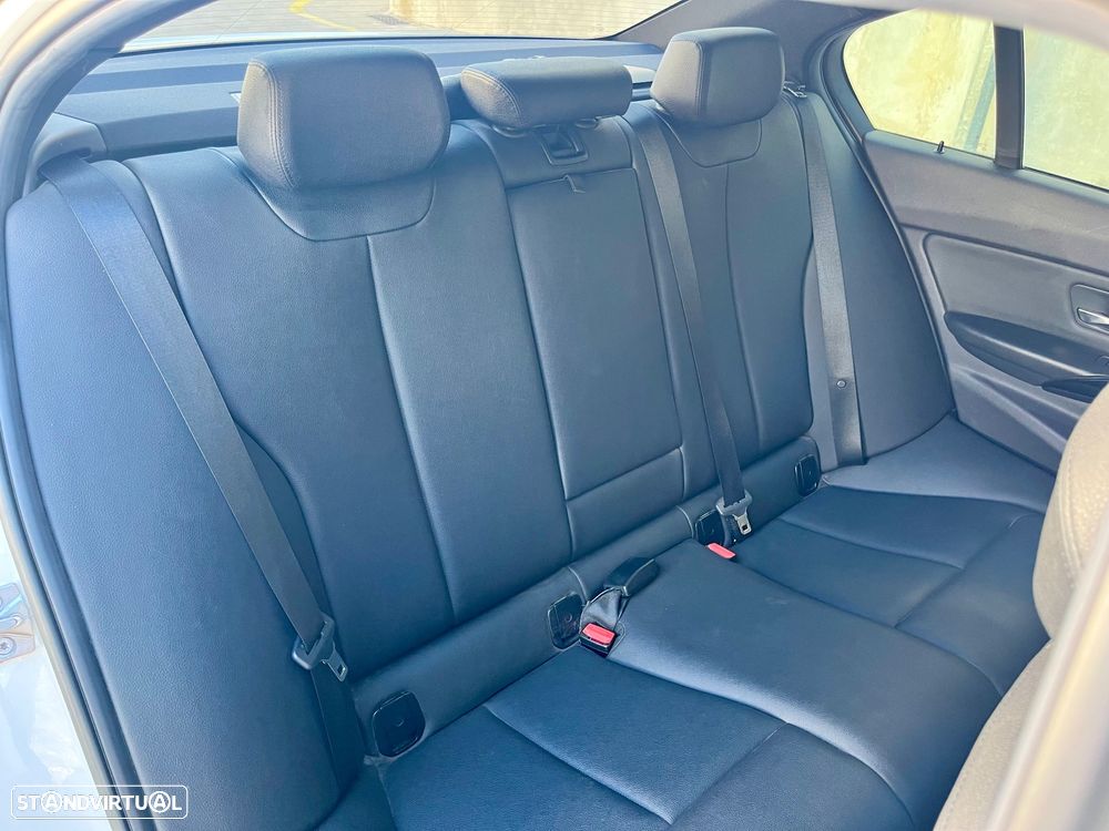 BMW 316 d Line Sport - 38