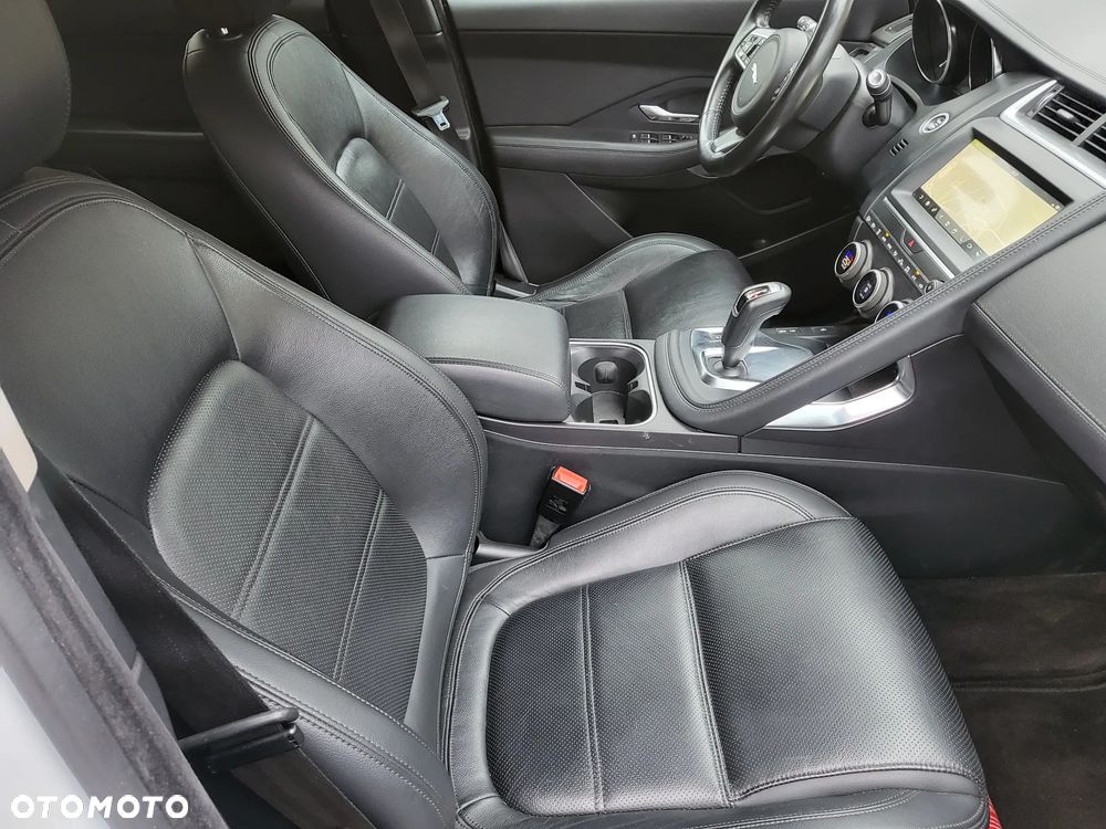 Jaguar E-Pace 2.0 i4P AWD HSE - 8