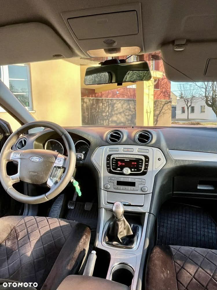Ford Mondeo 2.0 Trend - 12
