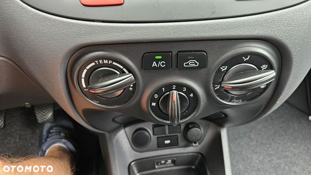 Kia Rio 1.4 Spirit - 25