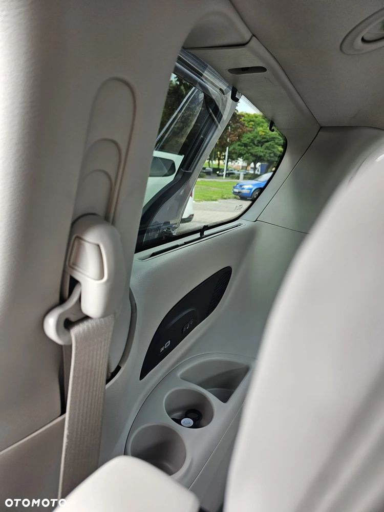 Chrysler Pacifica - 12