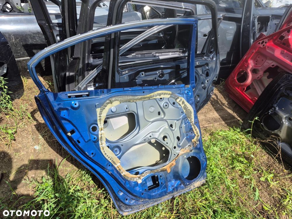 Drzwi Toyota Avensis T-27 2009-2018r. Tył Lewy Sedean - 2