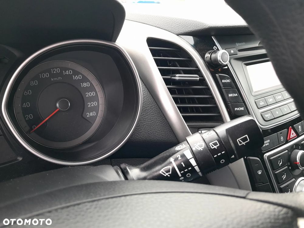 Hyundai i30 1.6 D Comfort - 23