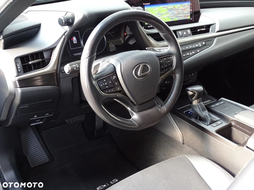 Lexus ES 300h Business Edition + - 11