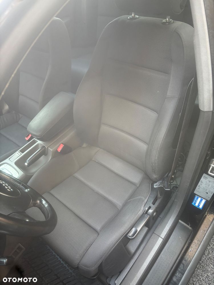 Audi A4 Limousine - 14