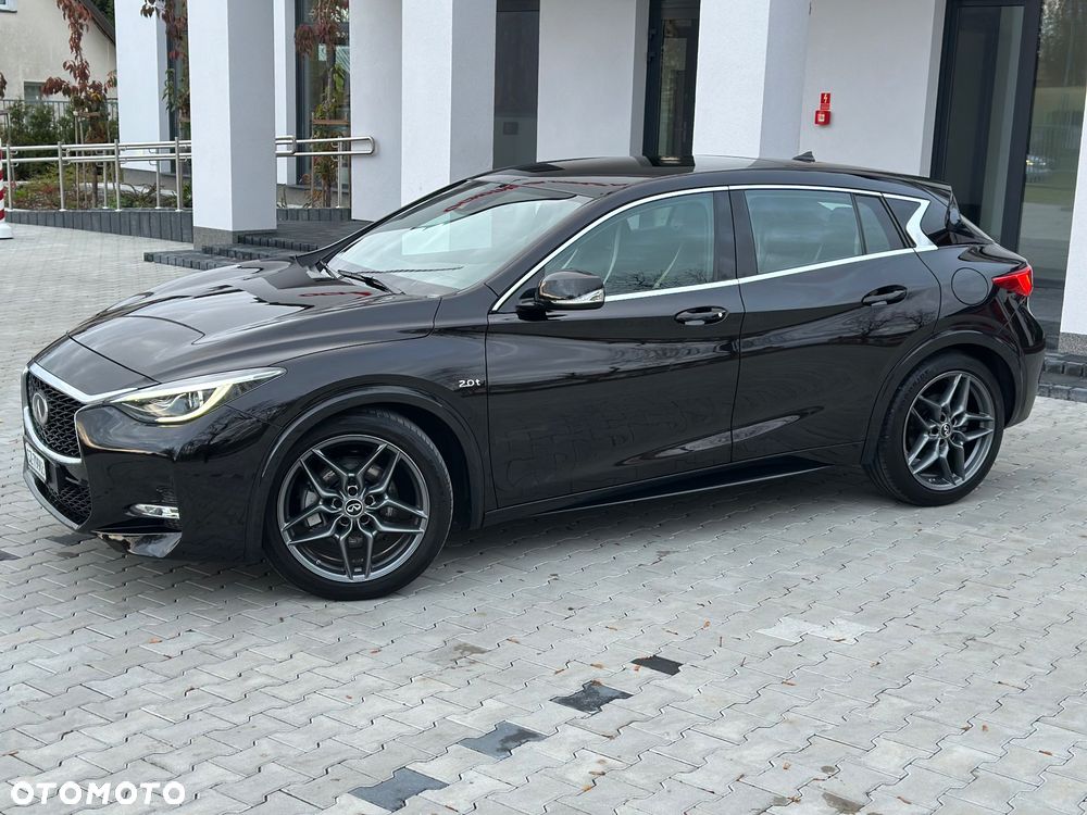 Infiniti Q30 2.0t DCT AWD Sport City Black - 3