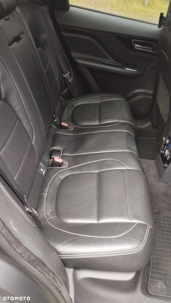 Jaguar F-Pace 2.0 i4D AWD R-Sport - 11