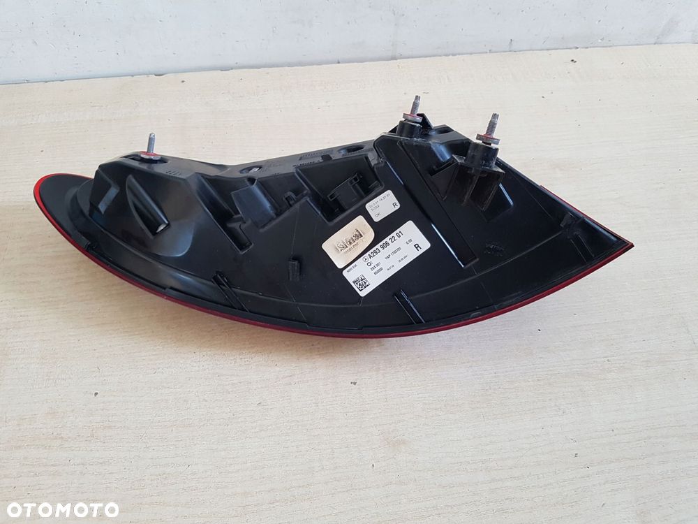 mercedes eqc 293 lampa prawy tył a2939062201 - 4