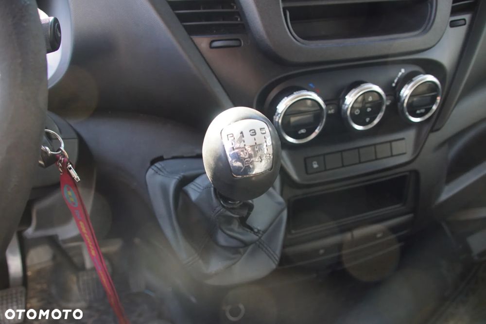 Auto na części - Iveco Daily IV 50C15 3.0 HPI 146 KM F1CFL411J 2840.6 2015R Silnik Skrzynia Drzwi Błotnik Lampa Lusterko Klamka Szyba Zabudowa Kontener Deska Kokpit Sterownik Moduł Czujnik Licznik Panel Kierownica - 14
