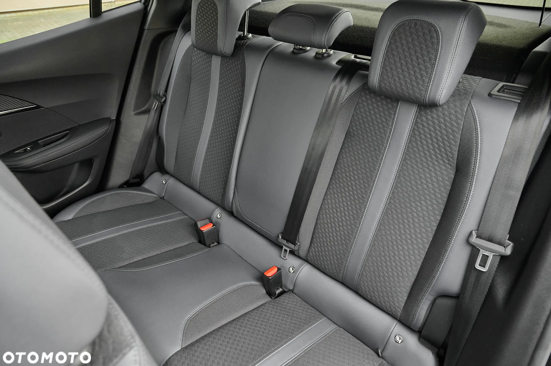 Peugeot 2008 1.5 BlueHDi Allure - 23