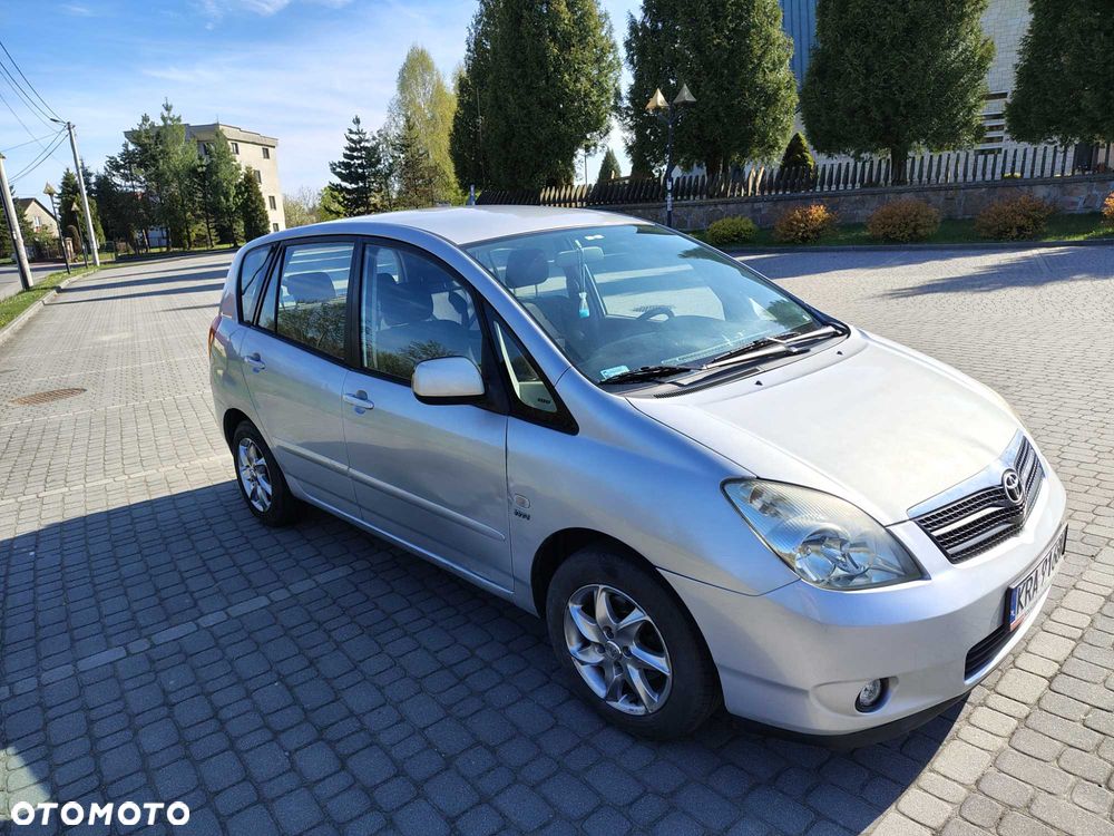 Toyota Corolla Verso - 3