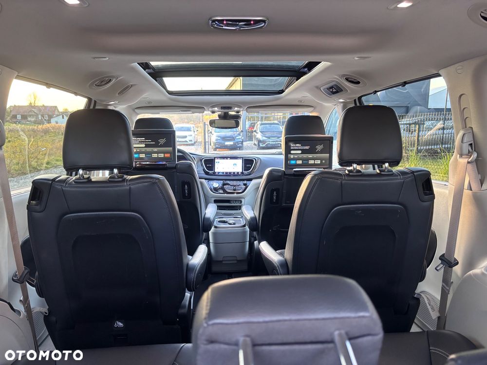 Chrysler Pacifica - 26