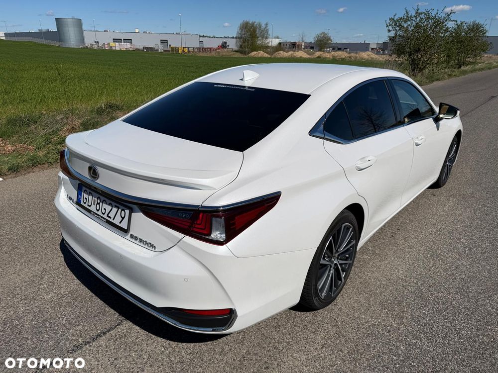 Lexus ES 300h Business Edition - 13