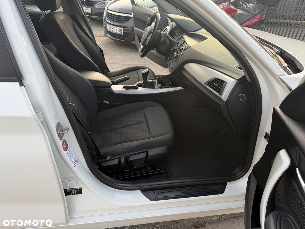 BMW Seria 1 114i - 12
