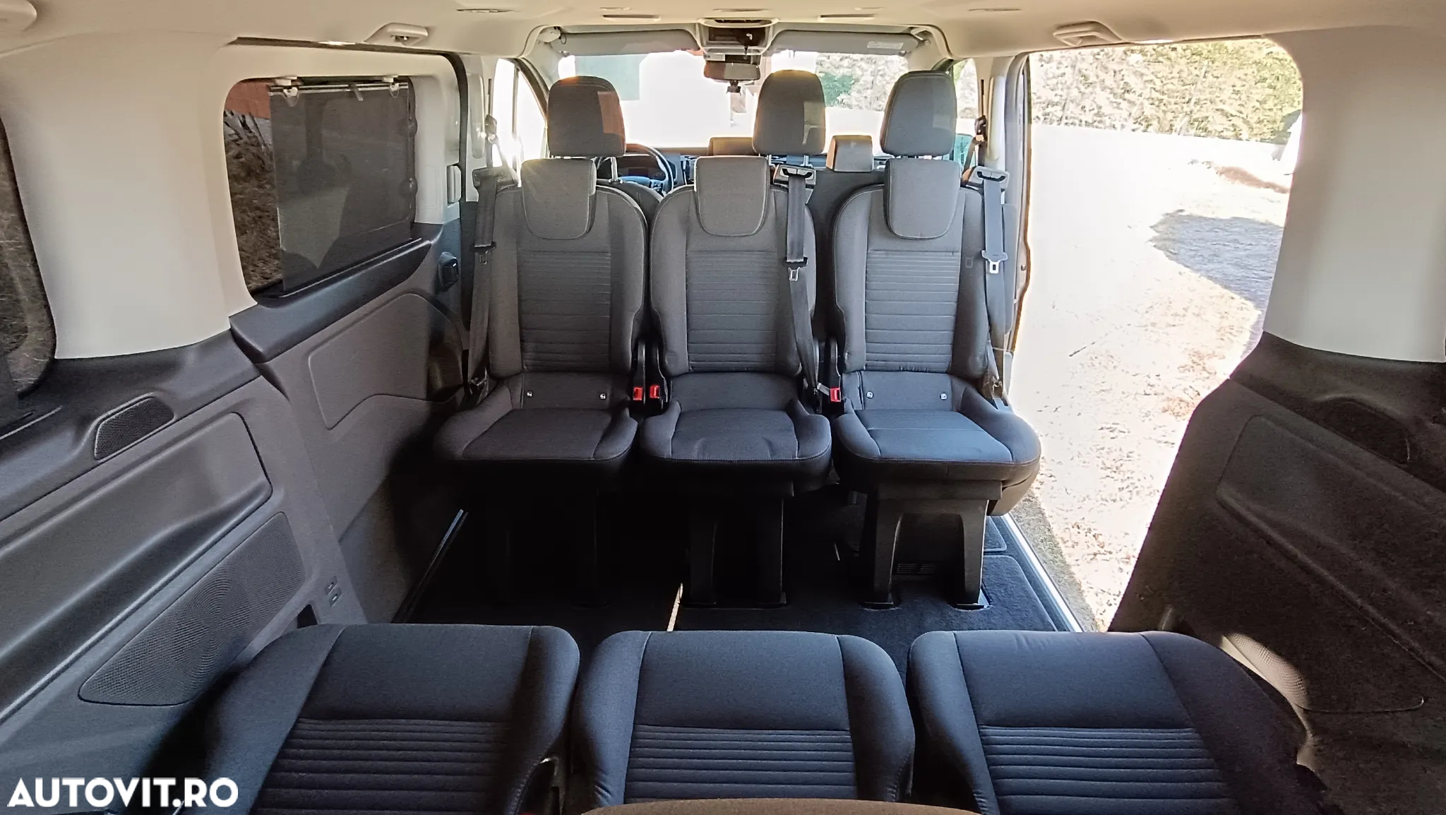 Ford Tourneo Custom Bus 320 2.0 EcoBlue 170 CP L2H1 Titanium Aut. - 17