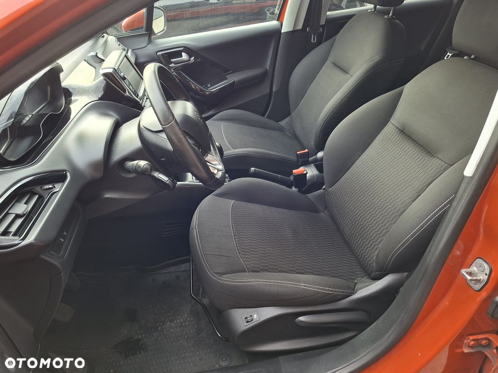 Peugeot 208 - 10