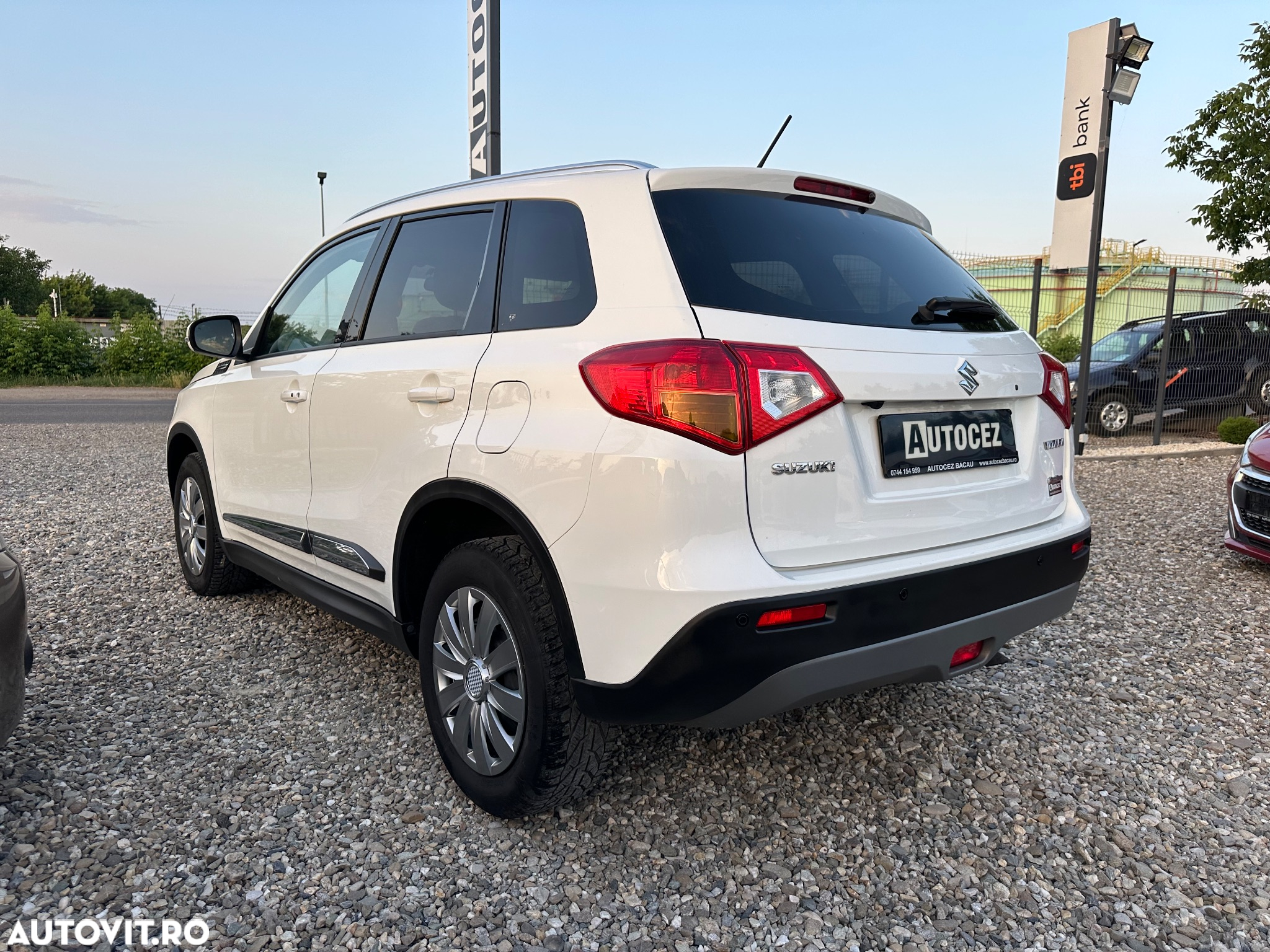 Suzuki Vitara 1.6 DDIS 4X4 Luxus - 3