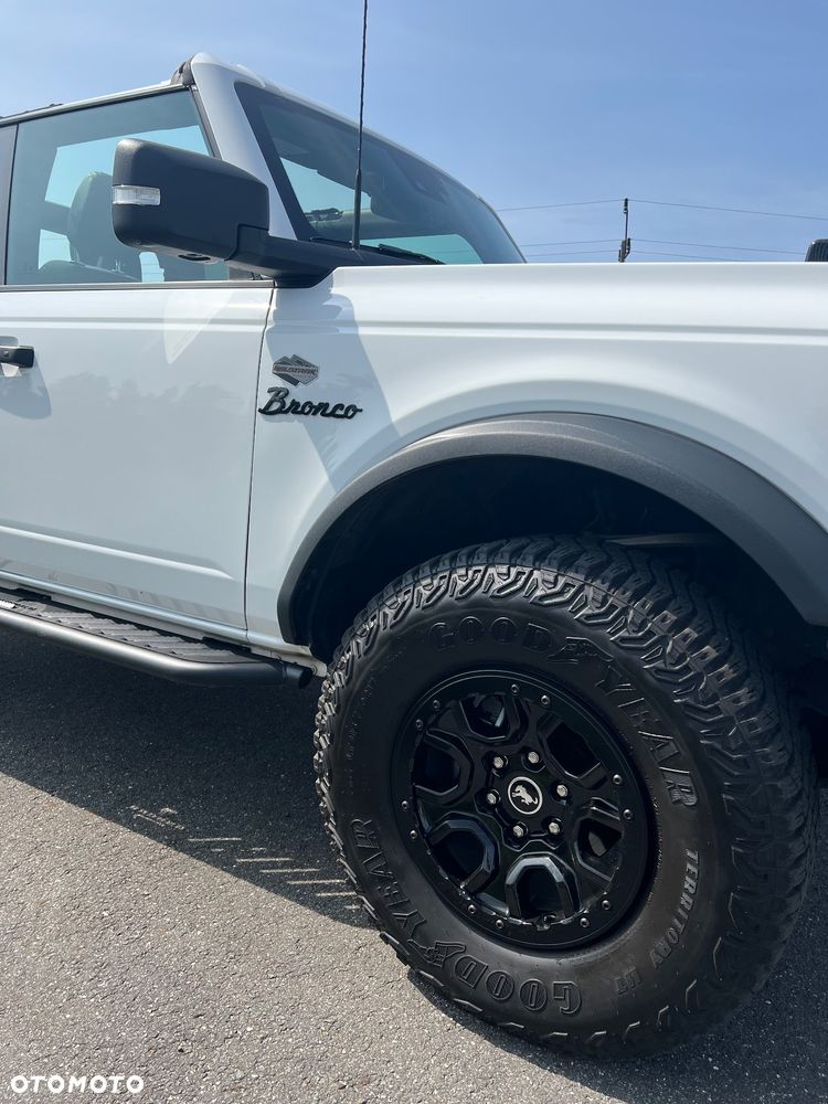 Ford Bronco - 12