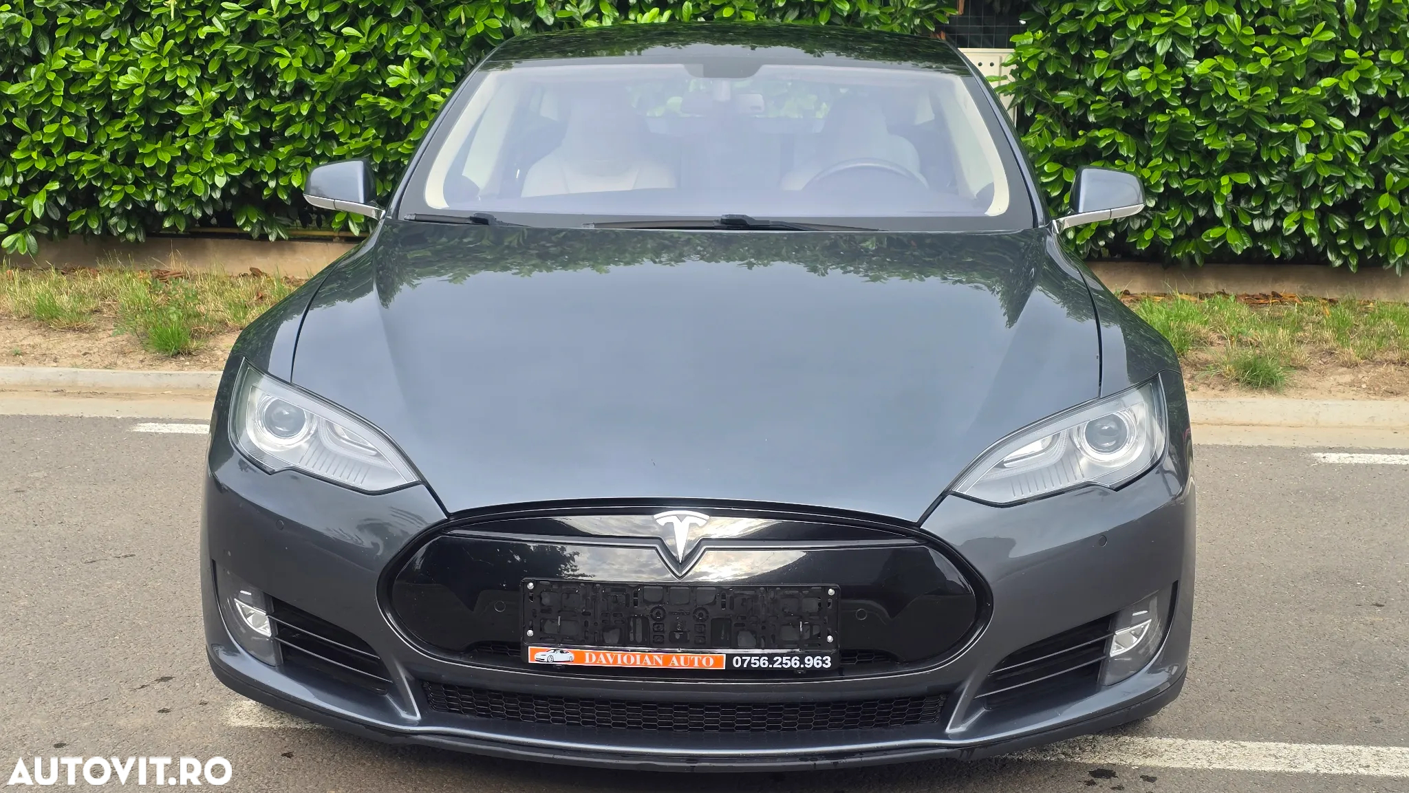 Tesla Model S - 2
