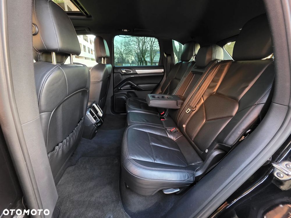 Porsche Cayenne - 23