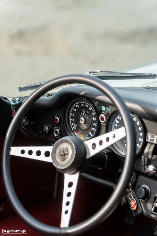 Jaguar E-Type - 49