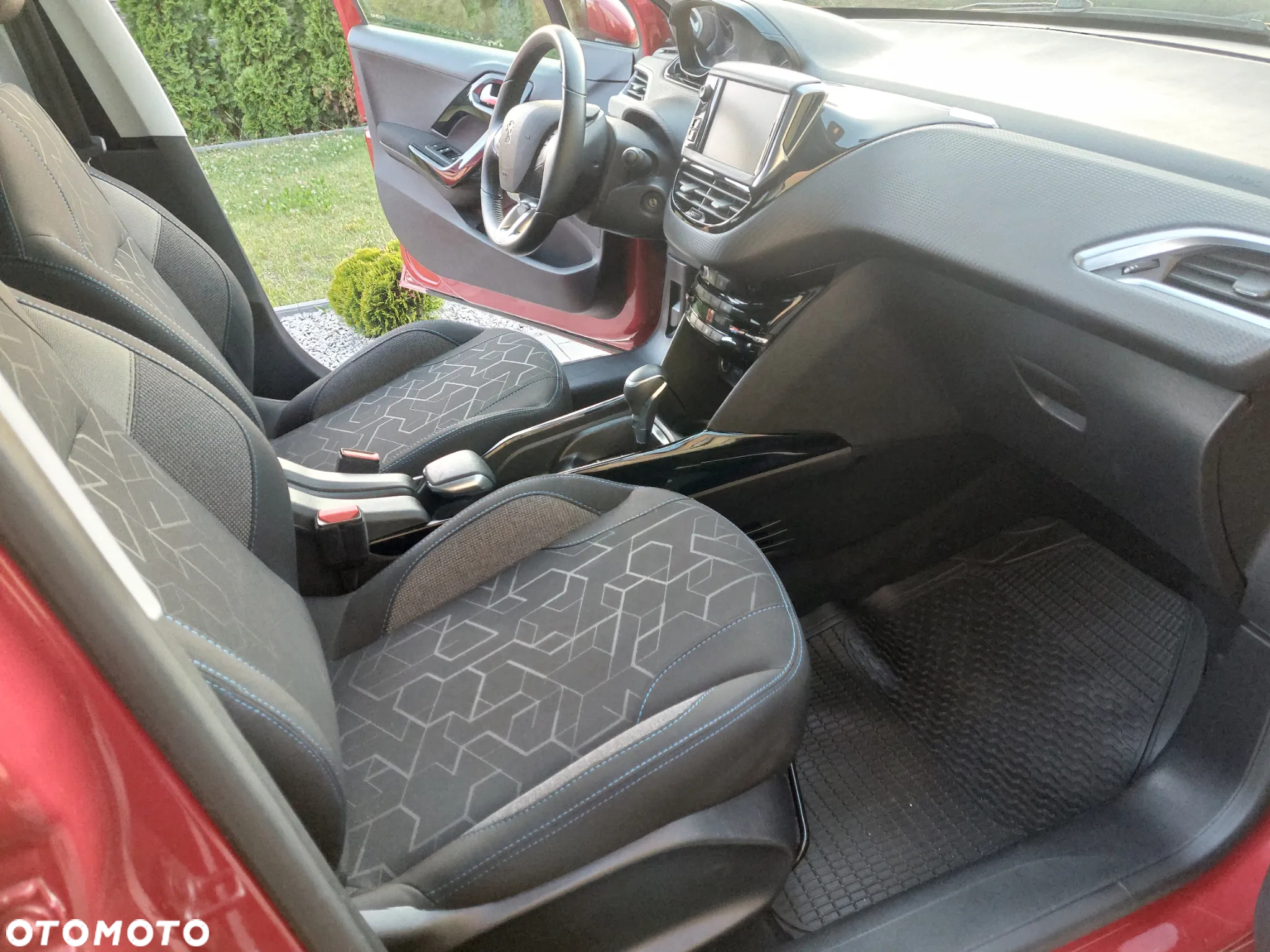 Peugeot 2008 1.2 Pure Tech GPF Signature S&S EAT6 - 15