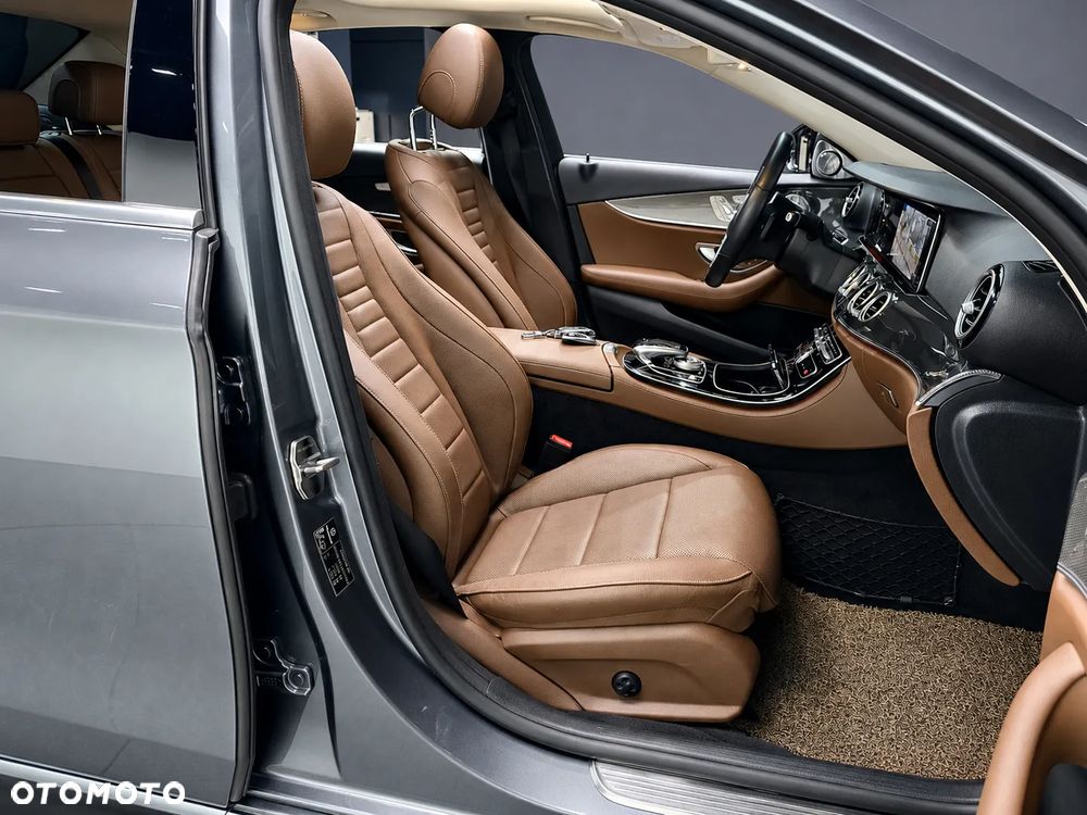 Mercedes-Benz Klasa E 300 9G-TRONIC AMG Line - 17
