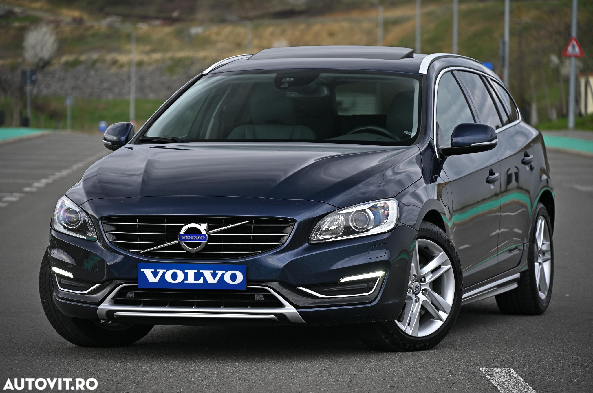 Volvo V60 D6 Plug-In-Hybrid AWD Geartronic Summum - 2