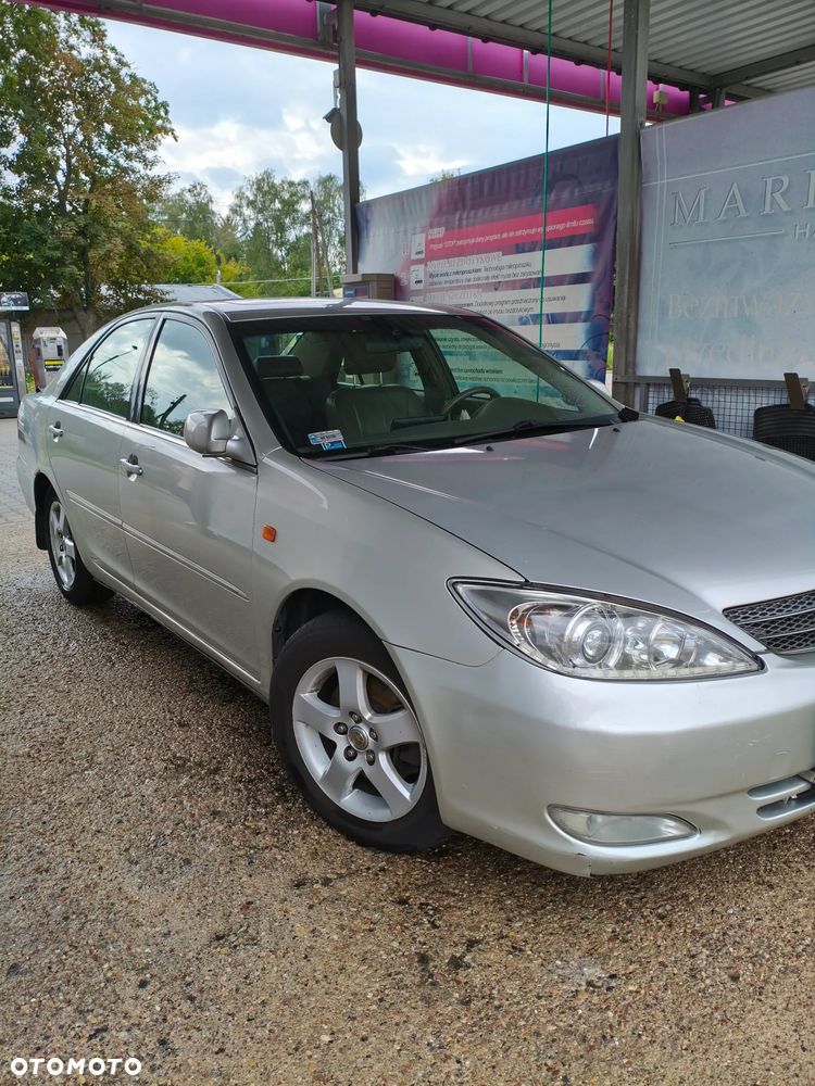 Toyota Camry - 3