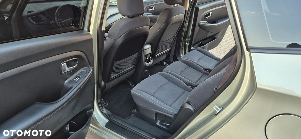 Kia Carens 1.7 CRDi S 7os - 13
