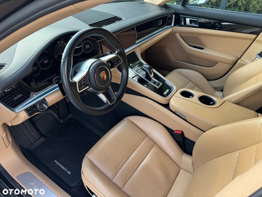 Porsche Panamera 4 - 12