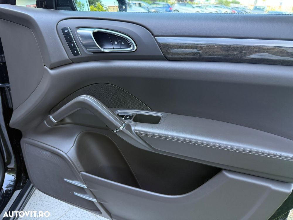 Porsche Cayenne Platinum Edition - 38