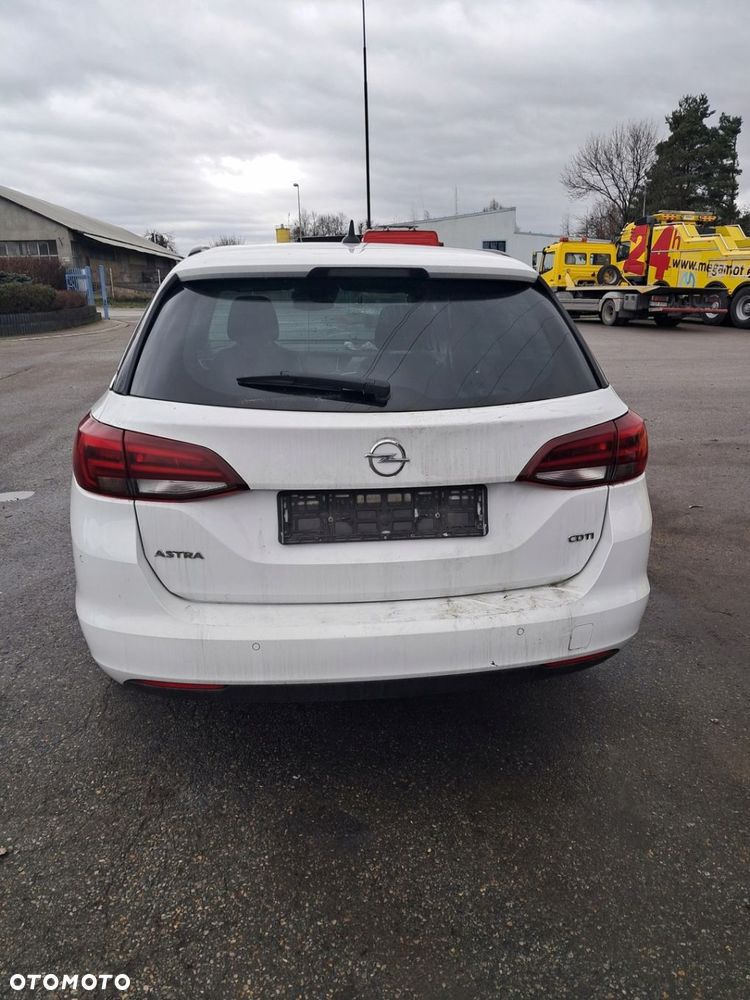 Opel Astra K V kombi Klapa bagażnika Y40R - 1