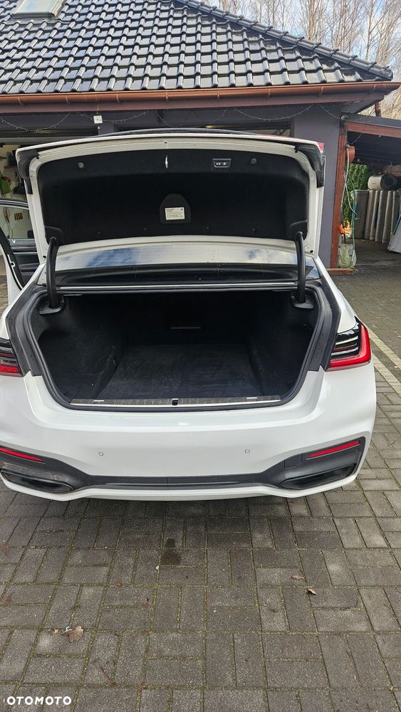 BMW Seria 7 750i xDrive - 18