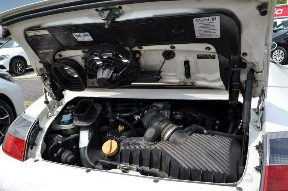 Porsche 911 Carrera - 18