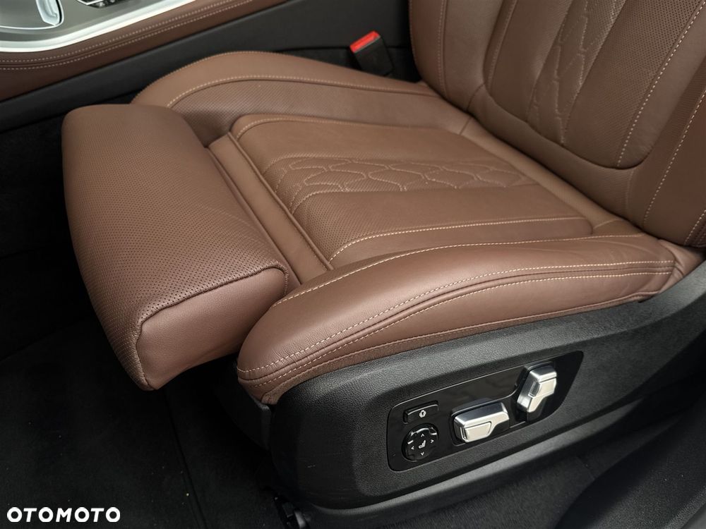 BMW X5 M50i - 22