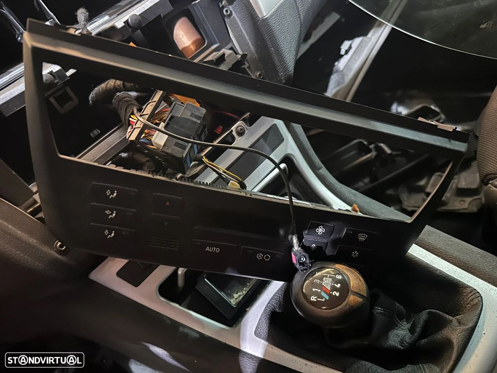 BMW E83 X3 3.0 D para peças - 22