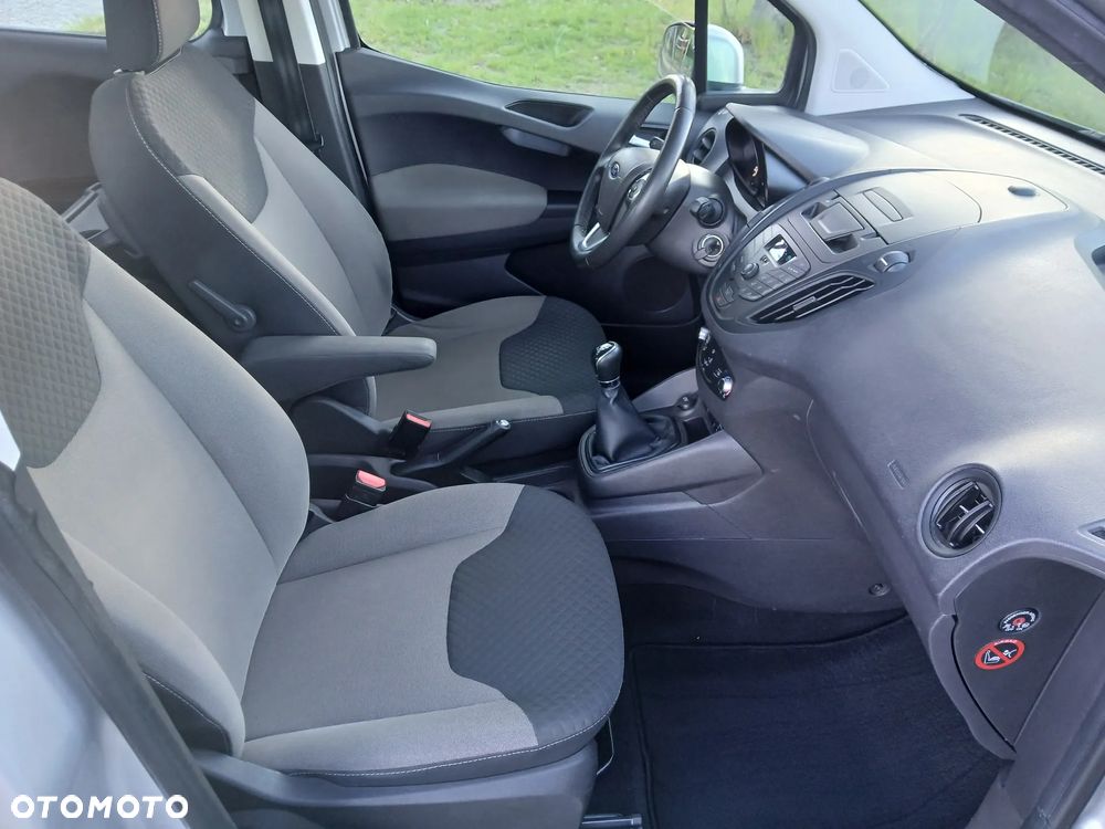Ford Tourneo Courier 1.0 EcoBoost Titanium - 26